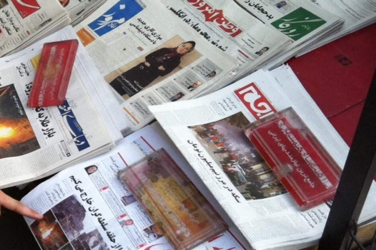 Iranian newspapers in Tehran, 2011. Credit: Kai Hendry/Wikimedia Commons.