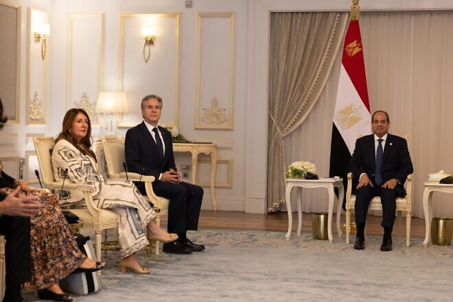 U.S. Secretary of State Antony Blinken meets with Egyptian President Abdel Fattah El-Sisi in Al Alamein, Egypt, on Aug. 20, 2024. Credit: Chuck Kennedy/U.S. State Department.