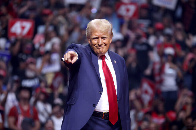 Former President Donald Trump at an “Arizona for Trump” rally at Desert Diamond Arena in Glendale, Ariz., on Aug. 23, 2024. Credit: Gage Skidmore/Creative Commons.