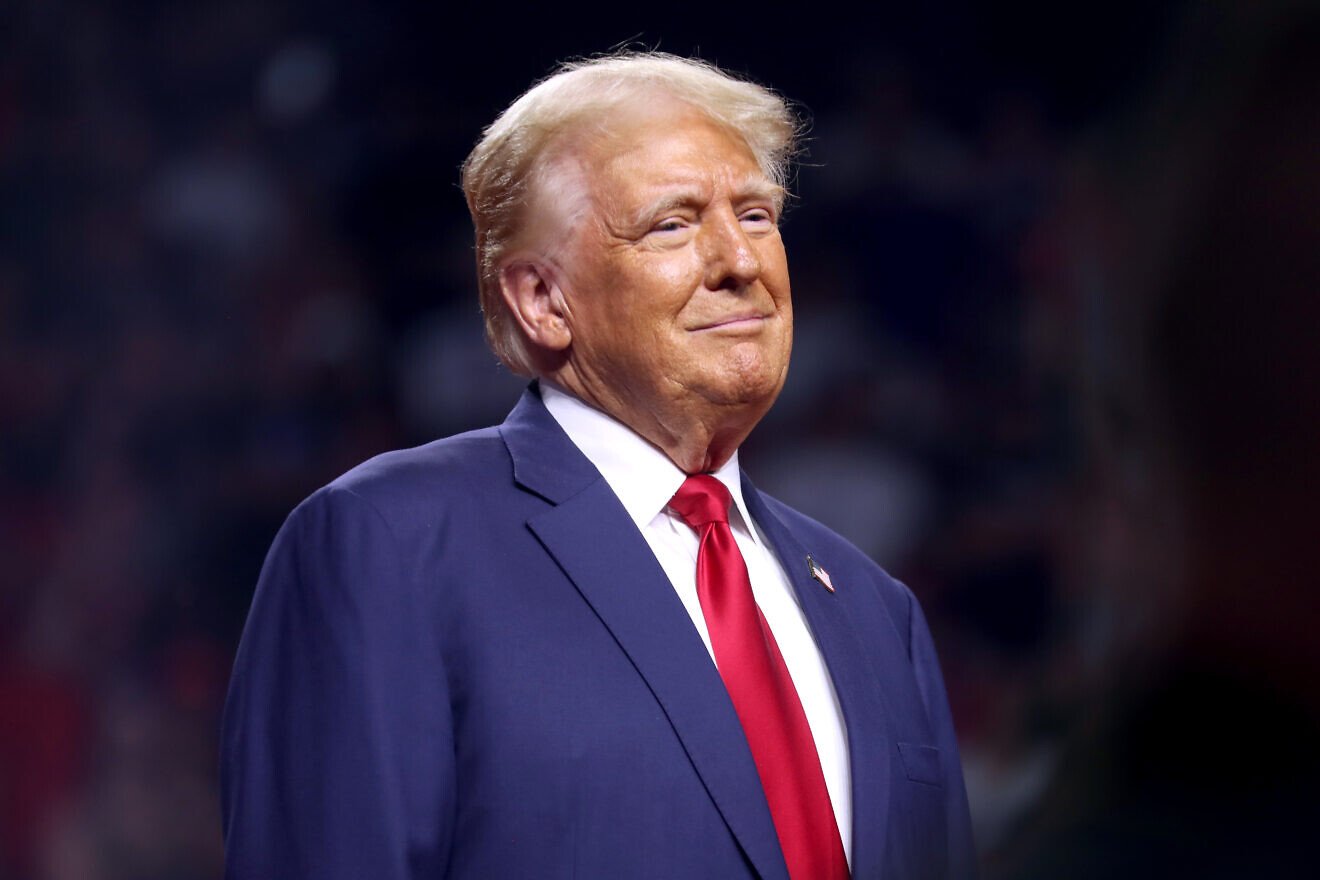 Former President Donald Trump at an “Arizona for Trump” rally at Desert Diamond Arena in Glendale, Ariz., on Aug. 23, 2024. Credit: Gage Skidmore/Creative Commons.