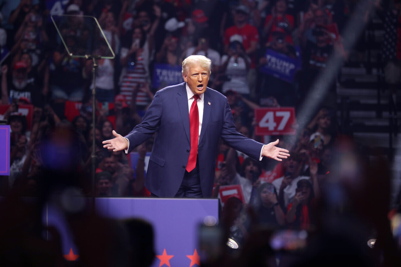 Former President Donald Trump at an “Arizona for Trump” rally at Desert Diamond Arena in Glendale, Ariz., on Aug. 23, 2024. Credit: Gage Skidmore/Creative Commons.