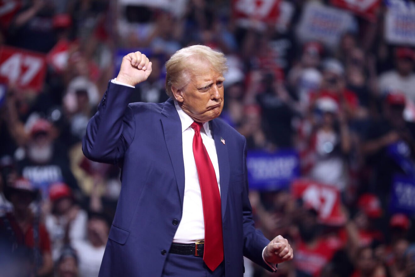 Former President Donald Trump at an “Arizona for Trump” rally at Desert Diamond Arena in Glendale, Ariz., on Aug. 23, 2024. Credit: Gage Skidmore/Creative Commons.