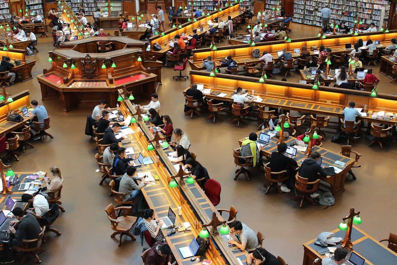 College students in a library on campus. Credit: andrew_t8/Pixabay.