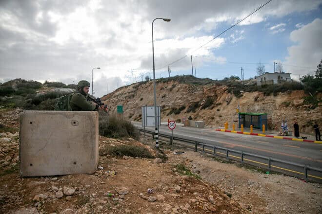 Israeli soldiers protect Route 60 near Givat Asaf, north of Jerusalem, Dec. 17, 2018. Photo by Yonatan Sindel/Flash90.