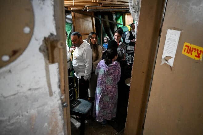 Israelis seek shelter in Jerusalem as air-raid sirens warn of drones and missiles fired by Iran, April 14, 2024. Photo by Arie Leib Abrams/Flash90.