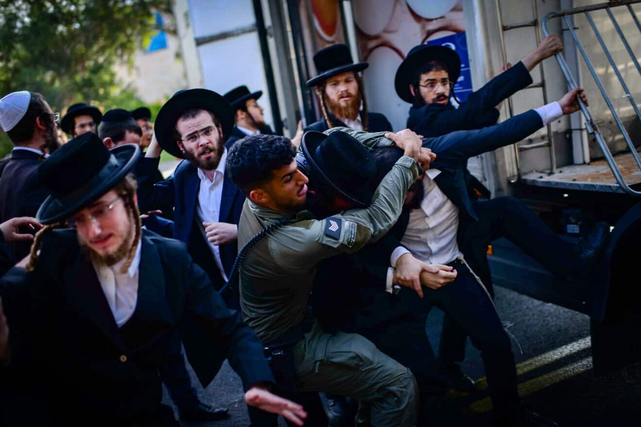 Ultra-Orthodox men clash with police during a protest against the military draft outside the Israel Defense Forces' Meitav Reception and Sorting Base at Tel Hashomer in Ramat Gan, Aug. 5, 2024. Photo by Tomer Neuberg/Flash90.