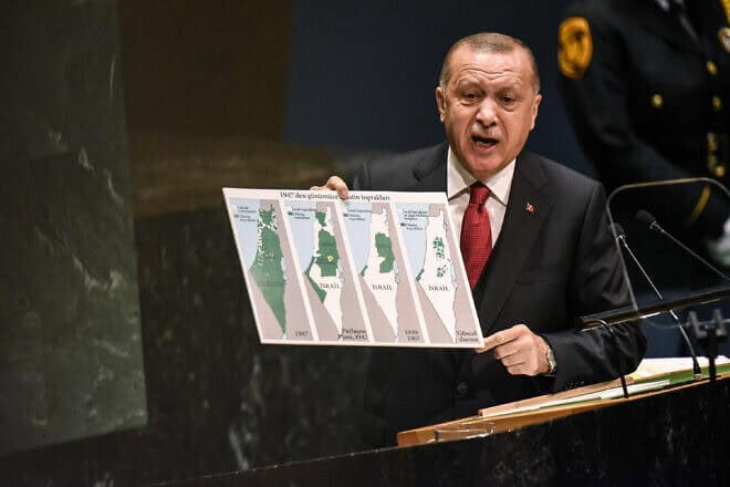 Turkish President Recep Tayyip Erdoğan presents misleading maps of Israel during a speech at the U.N. General Assembly in New York, Sept. 24, 2019. Photo by Stephanie Keith/Getty Images.