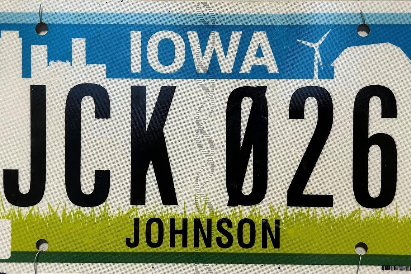 An Iowa passenger vehicle license plate, 2024. Credit: Sir Henry E. Warren Esquire via Wikimedia Commons.