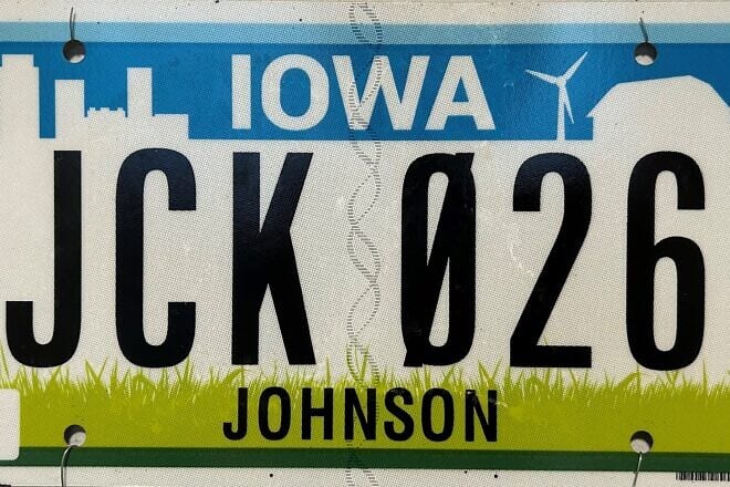 An Iowa passenger vehicle license plate, 2024. Credit: Sir Henry E. Warren Esquire via Wikimedia Commons.