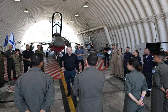 Israeli Prime Minister Benjamin Netanyahu speaks with IAF airmen and airwomen during a visit to Ramat David Airbase in northern Israel on Aug. 21, 2024. Photo by Haim Zach (GPO).