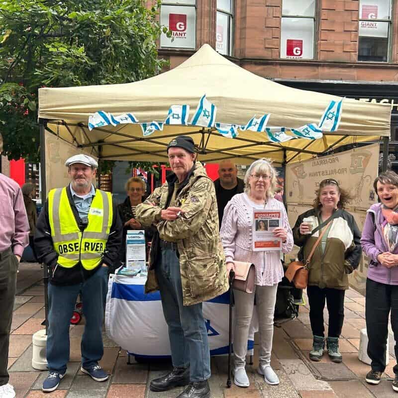 Volunteers at the Glasgow Friends of Israel pro-peace stall on Buchanan Street on Aug. 17, 2024. Photo by Amelie Botbol.