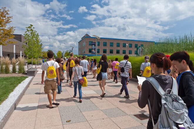 Summer orientation at SUNY Purchase College in Westchester County, N.Y, August 2011. Credit: Wikimedia Commons.