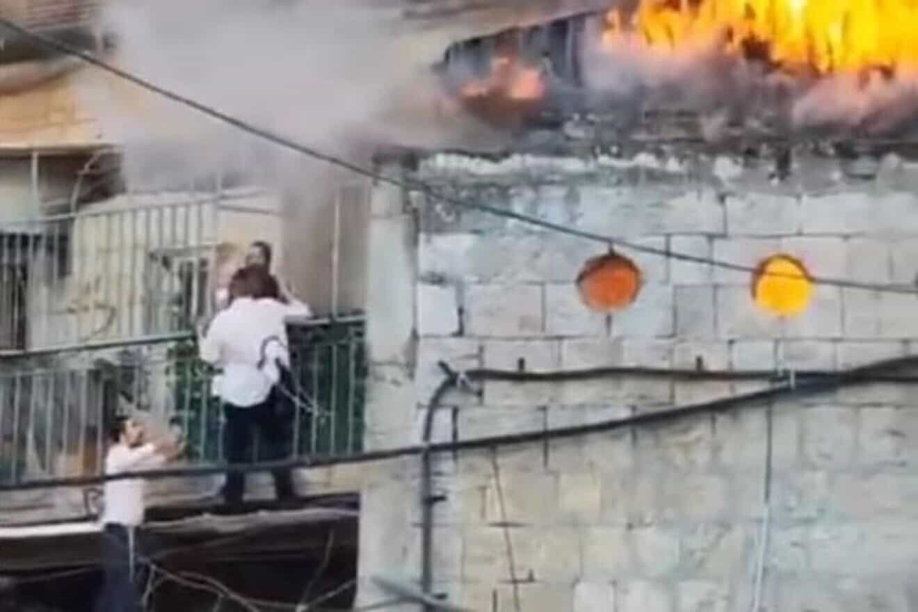Video showing Yechiel Stern, a volunteer United Hatzalah EMT, rescuing a family from a burning building in Jerusalem, on Aug. 1, 2024. Source: X/United Hatzalah/Eli Beer.
