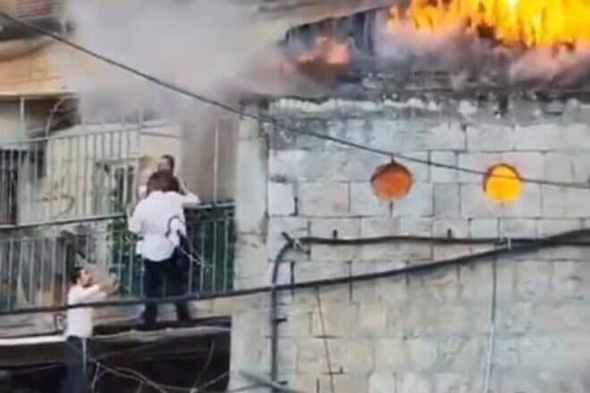 Video showing Yechiel Stern, a volunteer United Hatzalah EMT, rescuing a family from a burning building in Jerusalem, on Aug. 1, 2024. Source: X/United Hatzalah/Eli Beer.