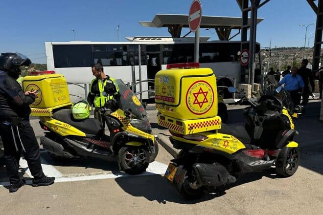 Magen David Adom paramedics and medics at the scene of the suspected stabbing attack on Route 60 on the outskirts of Jerusalem, Aug. 6, 2024. Credit: MDA.
