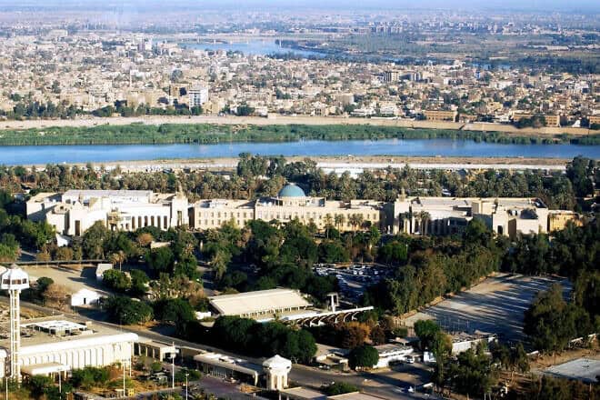 An aerial view of the former Republican Palace, with the Tigris River and the city of Baghdad to the rear, July 21, 2005. Photo by Jim Gordan/USACE HQ via Wikimedia Commons.