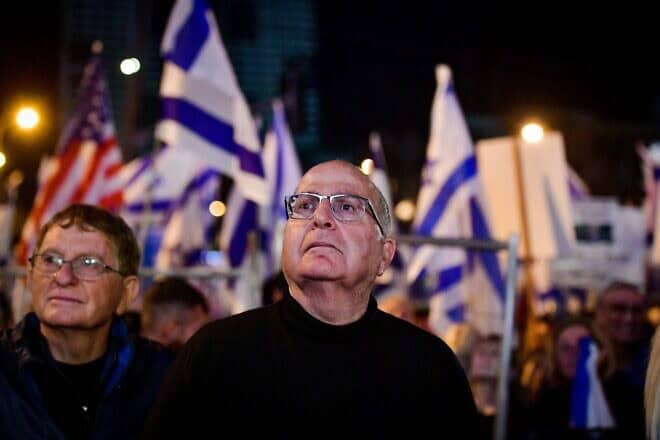 Moshe Ya'alon attends a protest against the Israeli government's now-shelved judicial reform in Tel Aviv, April 1, 2023. Photo by Avshalom Sassoni/Flash90.