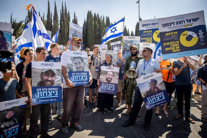 Members of HaGvura‒The Forum for Families of Fallen Heroes during a protest demanding the continuation of fighting in the Gaza Strip, Sept. 2, 2024. Photo by Oren Ben Hakoon/Flash90.