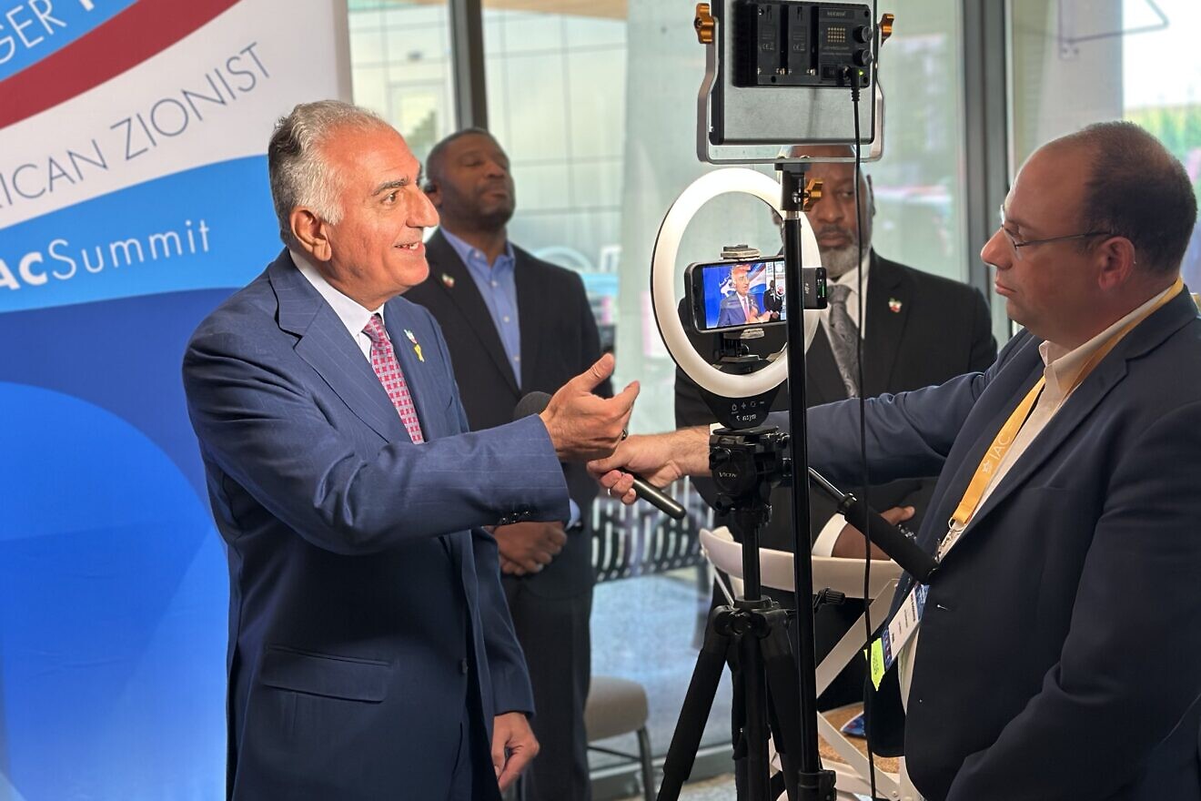 Reza Pahlavi, the exiled Iranian crown prince, speaks with Mike Wagenheim, of JNS, at the Israeli-American Council summit in Washington, D.C., on Sept. 20, 2024. Photo by Menachem Wecker.