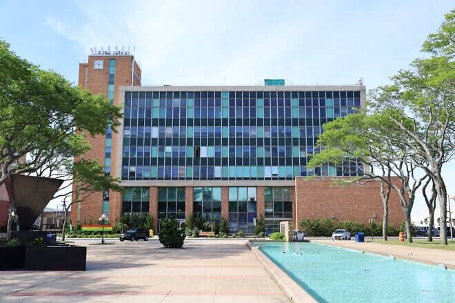 City Hall in Long Beach, N.Y. Credit: Antony-22 via Wikimedia Commons.