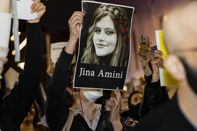 People gather by the thousands in Melbourne, Australia, for a second rally in a week to stand in solidarity with protests in Iran prompted by the death of 22-year-old Mahsa Amini in the custody of Iranian morality police, Sept. 29, 2022. Credit: Matt Hrkac/Flickr via Wikimedia Commons.
