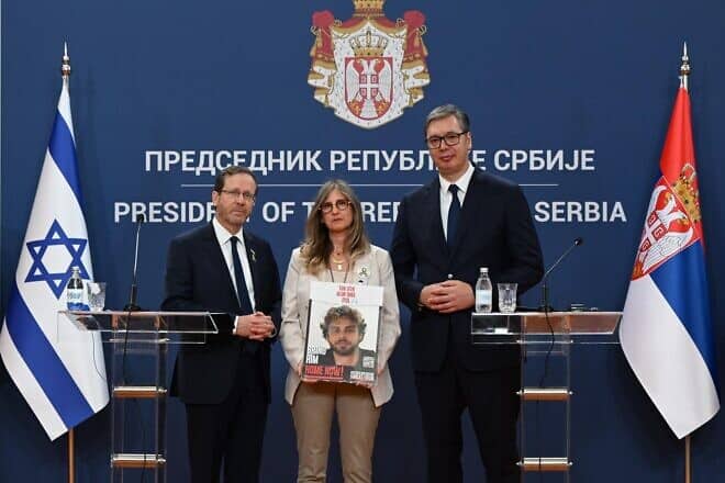 Israeli President Isaac Herzog (left), hostage mother Idit Ohel and Serbian President Aleksandar Vučić meet in Belgrade, Sept. 11, 2024. Photo by Haim Zach/GPO.