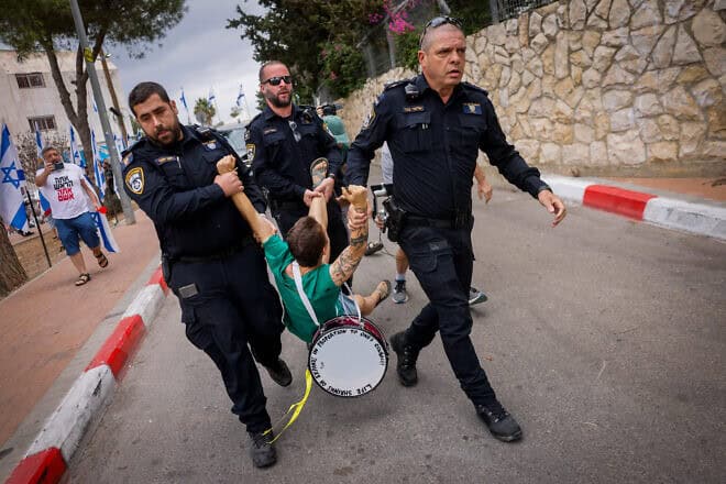Israelis protest against Education Minister Yoav Kisch during his visit on the first day of school in Jerusalem, Sept. 1, 2024. Photo by Chaim Goldberg/Flash90.