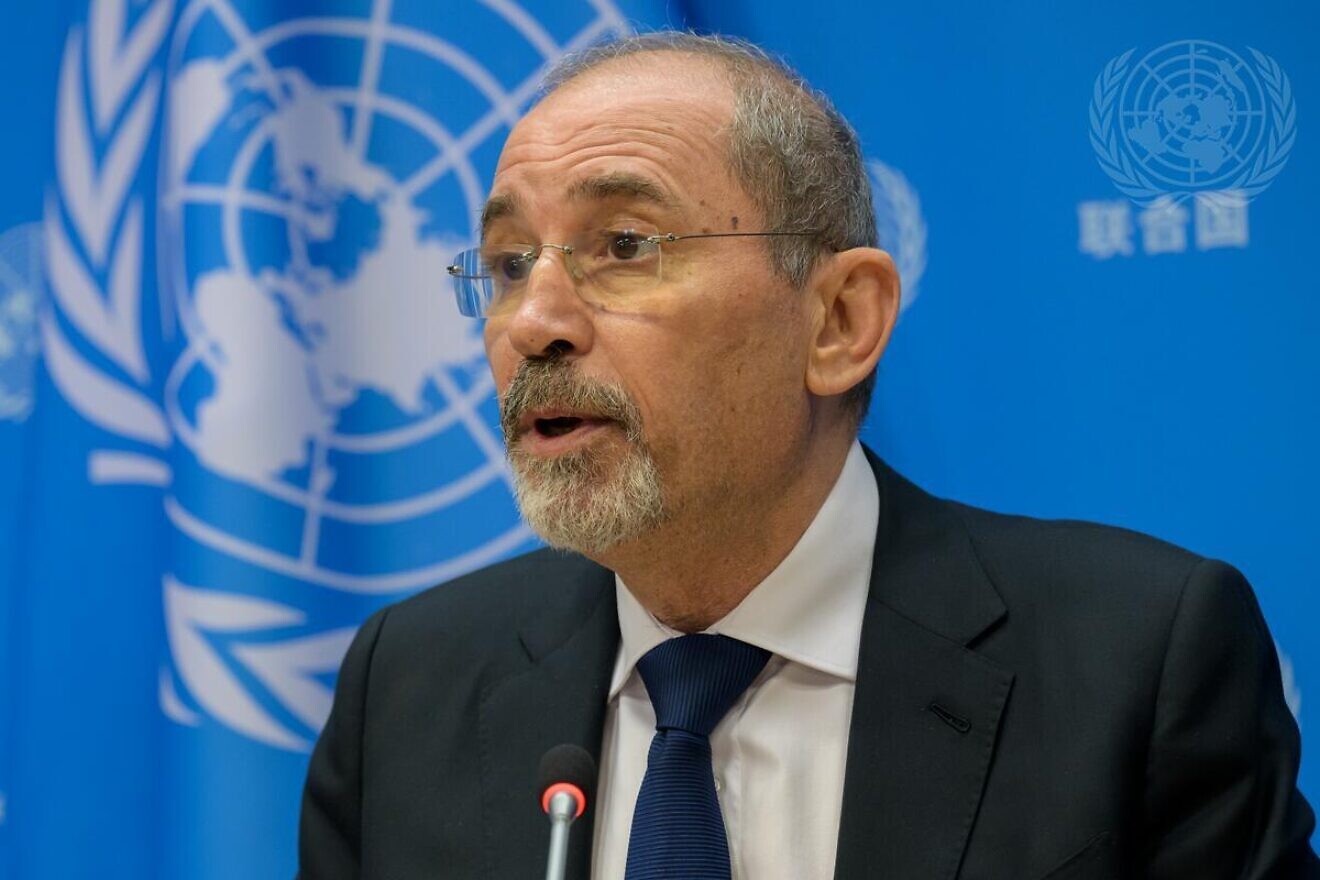 Ayman Safadi, deputy prime minister and minister for foreign affairs and expatriates of Jordan, briefs the press on Sept. 26, 2024. Credit: Manuel Elías/U.N. Photo.
