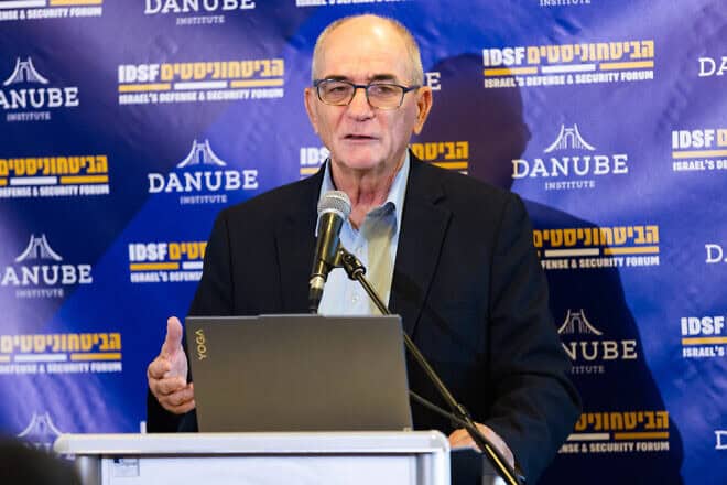 Brig. Gen. (res.) Yossi Kuperwasser speaks at The October Effect conference in Jerusalem on Sept. 9, 2024. Photo by Daniel Stravo/IDSF.