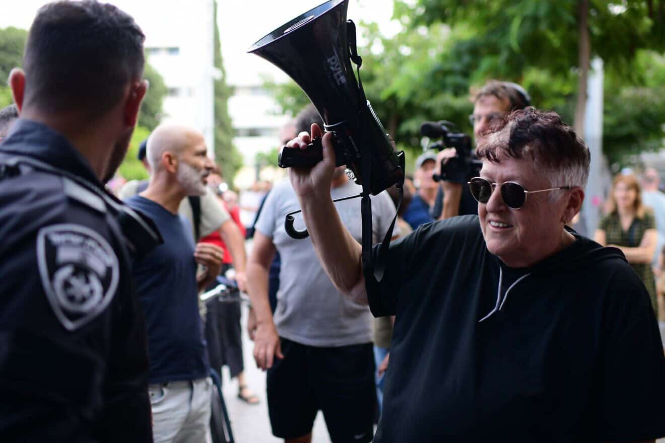Sheffi Paz, holding megaphone,  demonstrates against anti-overhaul activists at Dizengoff Square in Tel Aviv, Oct. 3, 2023. Photo by Tomer Neuberg/FLASH90