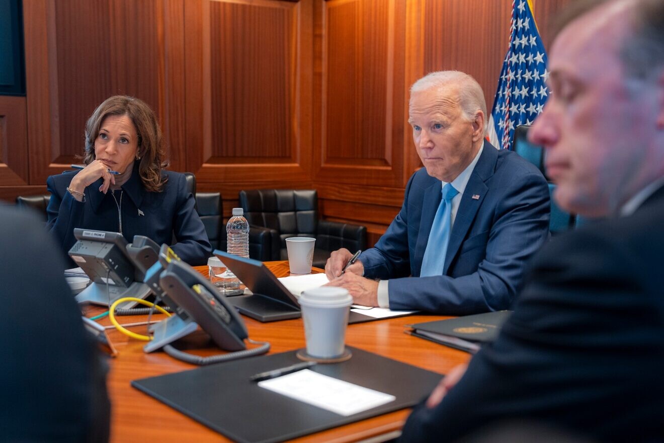 U.S. President Joe Biden and Vice President Kamala Harris receive a briefing on a potential attack on Israel by Iran, Oct. 1, 2024. Credit: Adam Schultz/White House.