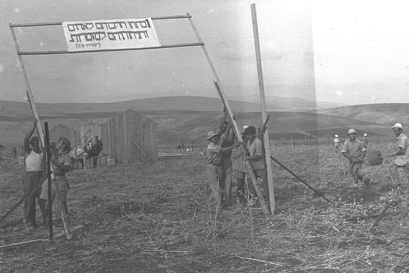 Chalutzim, or early pioneers in Israel. Credit: GPO Photos.