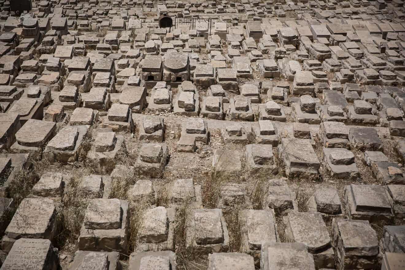 The Mount of Olives Jewish cemetery in Jerusalem, May 15, 2017. Photo by Hadas Parush/Flash90.