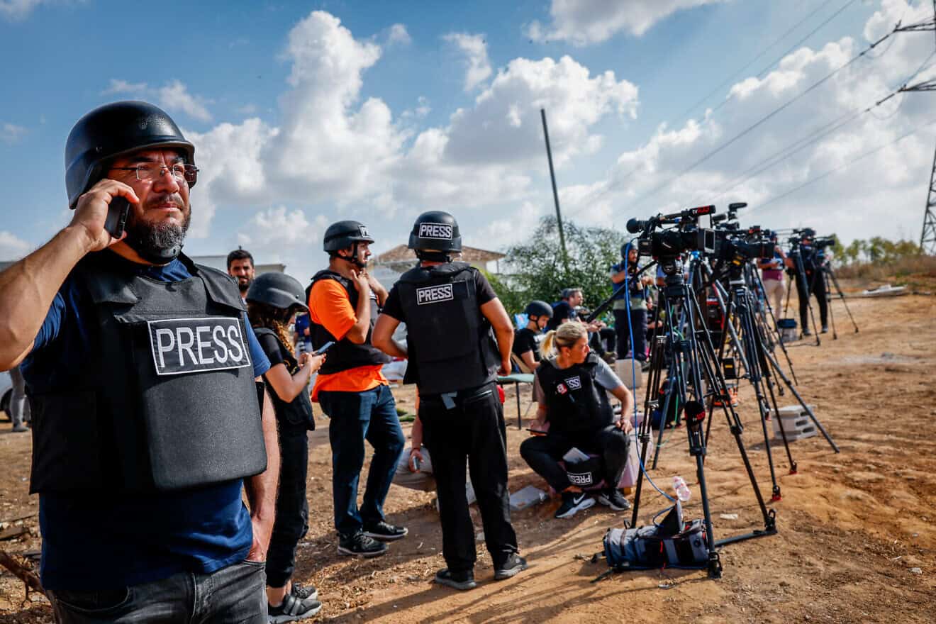 Reporters on a hill overlooking the Gaza Strip from the southern Israeli city of Sderot, Oct. 19, 2023. Photo by Nati Shohat/Flash90.
