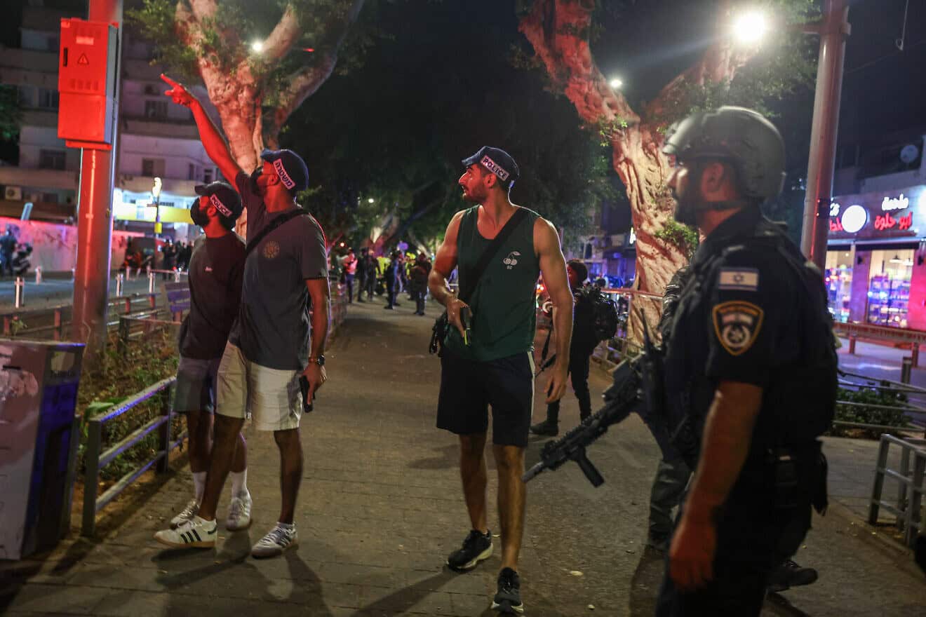 Police at the scene of a terrorist shooting in Jaffa on Oct. 1, 2024. Photo by Itai Ron/Flash90.
