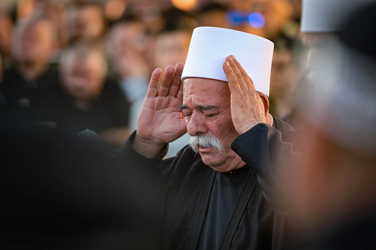 A Druze man mourns the death of IDF Col. Ehsan Daxa in Daliyat al-Karmel, near Haifa, on Oct. 21, 2024. Photo by Michael Giladi/Flash90.