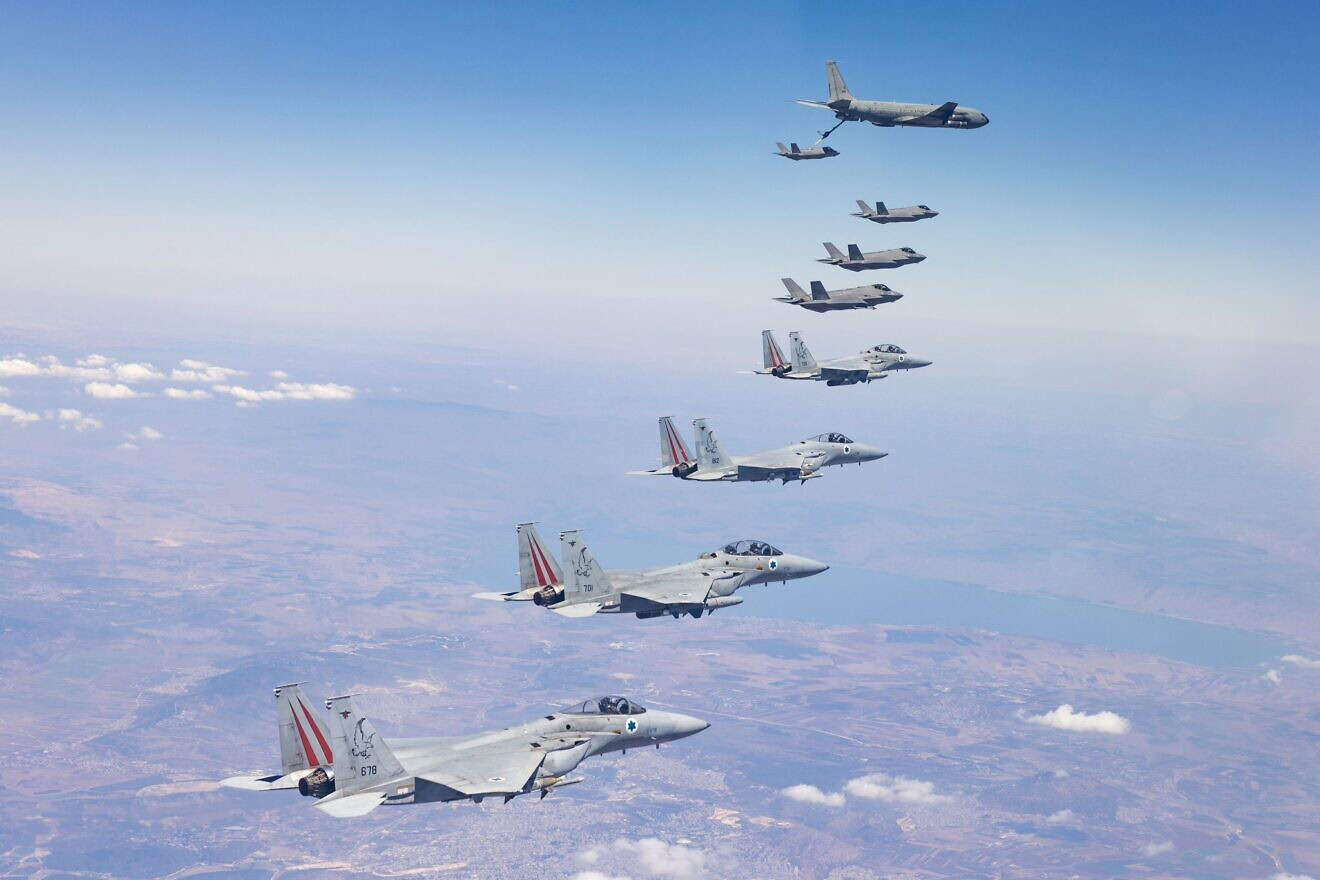 The Israeli Air Force practicing aerial refueling of fighter jets in Israeli airspace. The exercise simulated long-range flight deep behind enemy lines, Aug. 18, 2024. Credit: IDF.