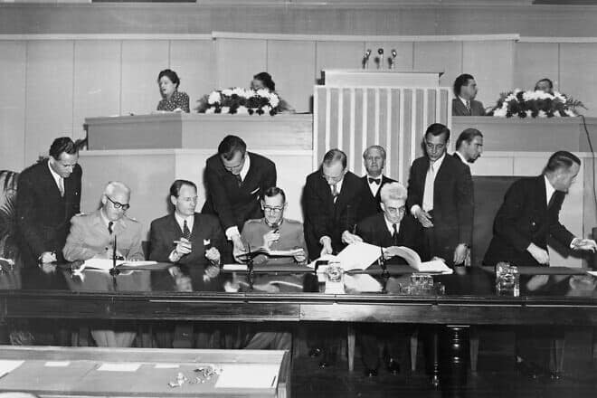 Signing of the Geneva Conventions in 1949. Credit: British Red Cross via Wikimedia Commons.