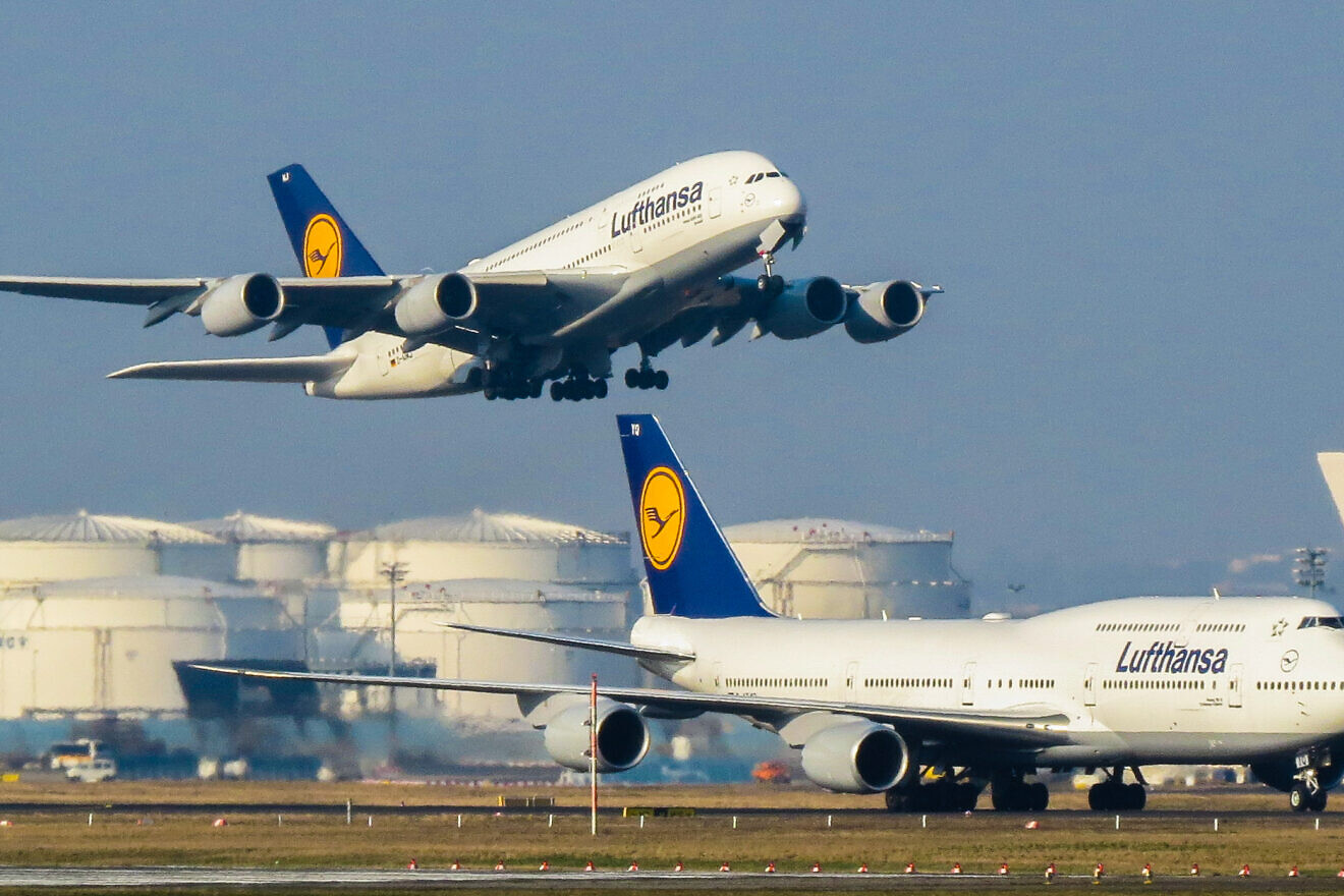 A Boeing 747-8I and Airbus A380-800 of Lufthansa at Frankfurt Airport. Credit: Kiefer/Wikipedia.