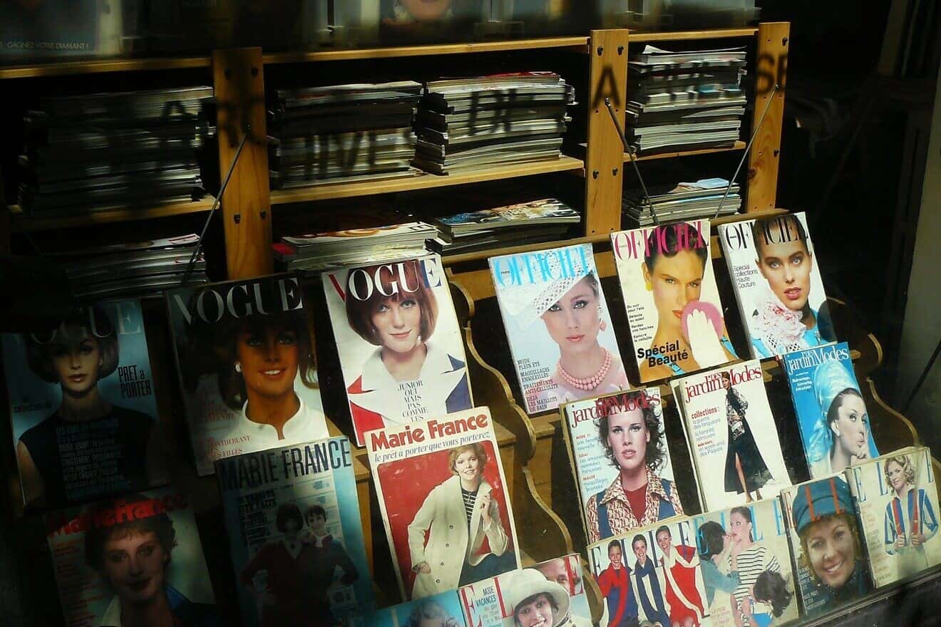 Magazine stand. Credit: cocoparisienne/Pixabay.