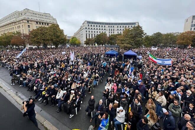 Thousands gathered in Paris for a communal event in commemoration of the Oct. 7, 2023 terrorist attacks in Israel, Oct. 6, 2024. Credit: KKL-JNF.
