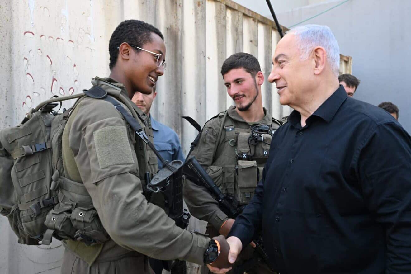 Israeli Prime Minister Benjamin Netanyahu visits Israel Defense Forces soldiers serving on the border with Lebanon, Oct. 6, 2024. Photo by Haim Zach/GPO.