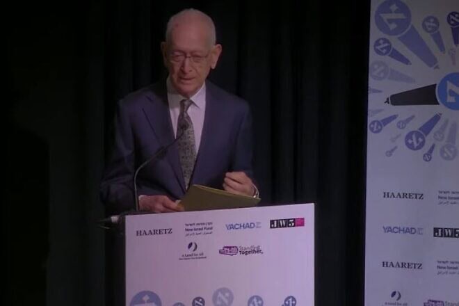 Amos Schocken speaks at the conference, "Israel After October 7: Allied or Alone?," in London, Oct. 27, 2024. Credit: YouTube/Haaretz.