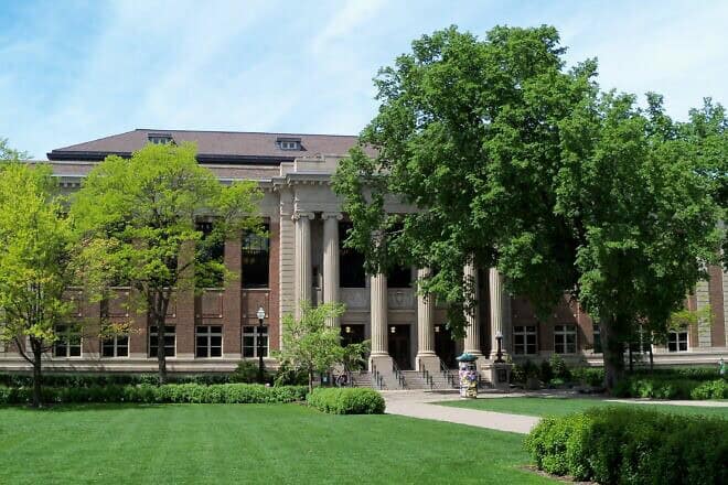 Walter Library on Northrop Mall at the University of Minnesota in Minneapolis. Credit: Alexius Horatius via Wikimedia Commons.
