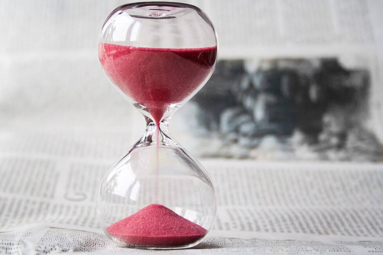 Hourglass. Photo by Nile/Pixabay.