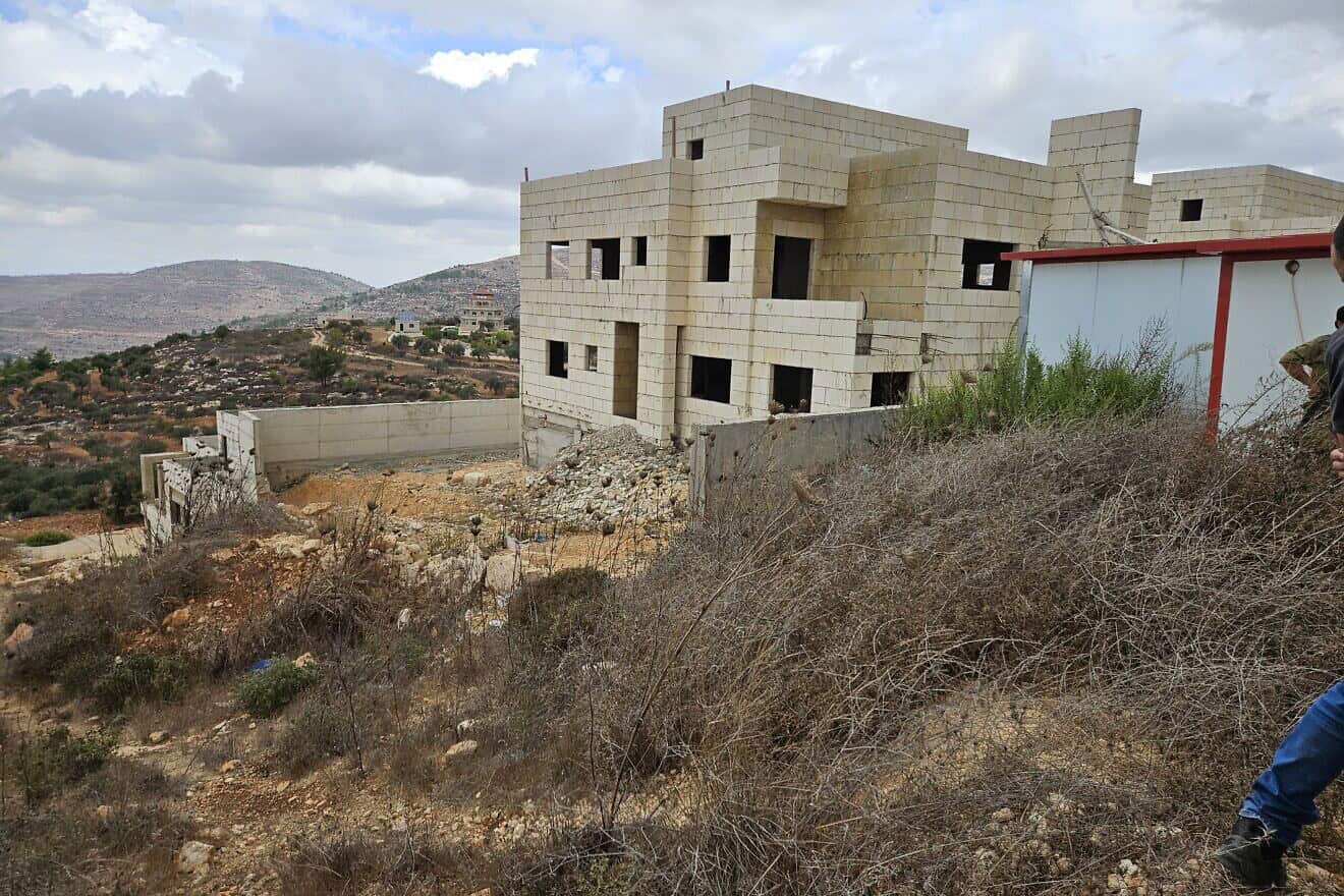 Luxury villas under construction in Samaria, exclusively reserved for Palestinians who have spent at least five years in Israeli prisons for terrorism-related offences. Credit: Josh Hasten.