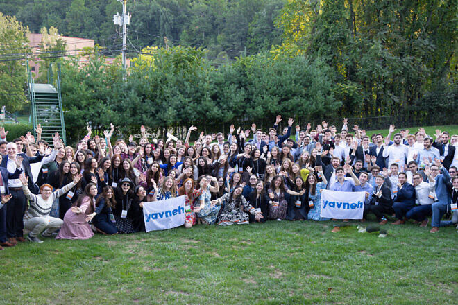 College students participate in a Yavneh shabbaton. Credit: Courtesy.