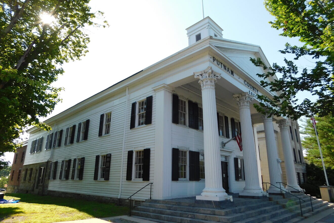 Putnam County Courthouse in Carmel, N.Y. Credit: Jimmy Emerson, DVM/Creative Commons.