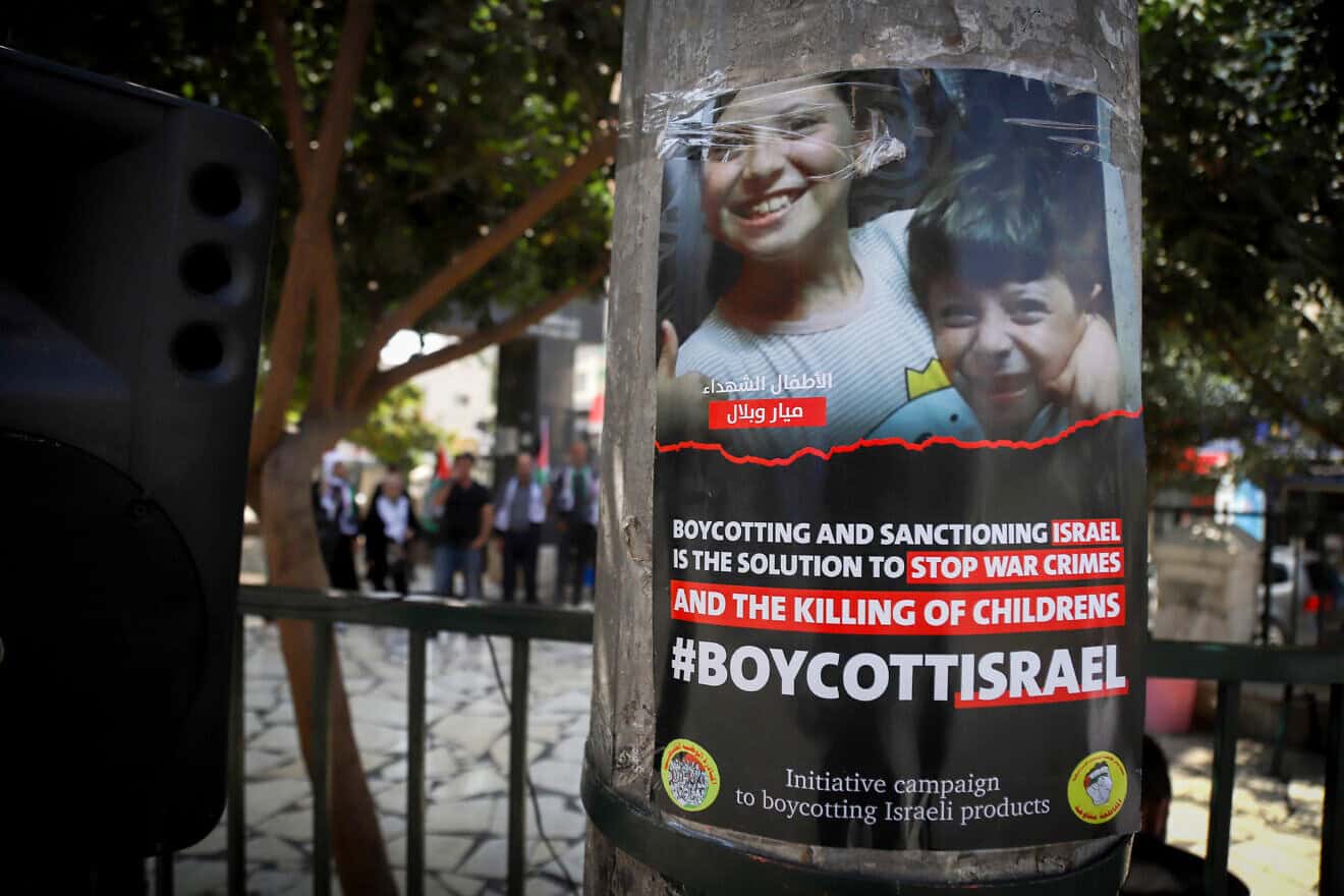 Palestinians in Hebron protest for Hamas in Gaza and Hezbollah in Lebanon as part of efforts to boycott Israel, one year after the terrorist attacks, Oct. 7, 2024. Photo by Wisam Hashlamoun/Flash90.