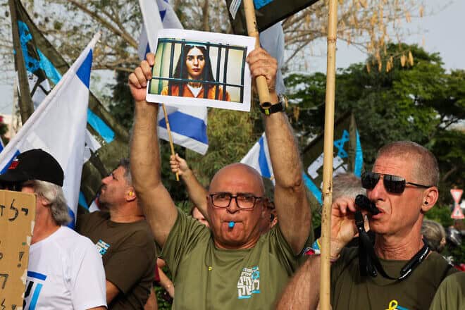Members of the Brothers in Arms movement protest outside the home of Israeli Transport Minister Miri Regev in Rosh Ha'ayin on May 27, 2024. Photo by Jonathan Shaul/Flash90.